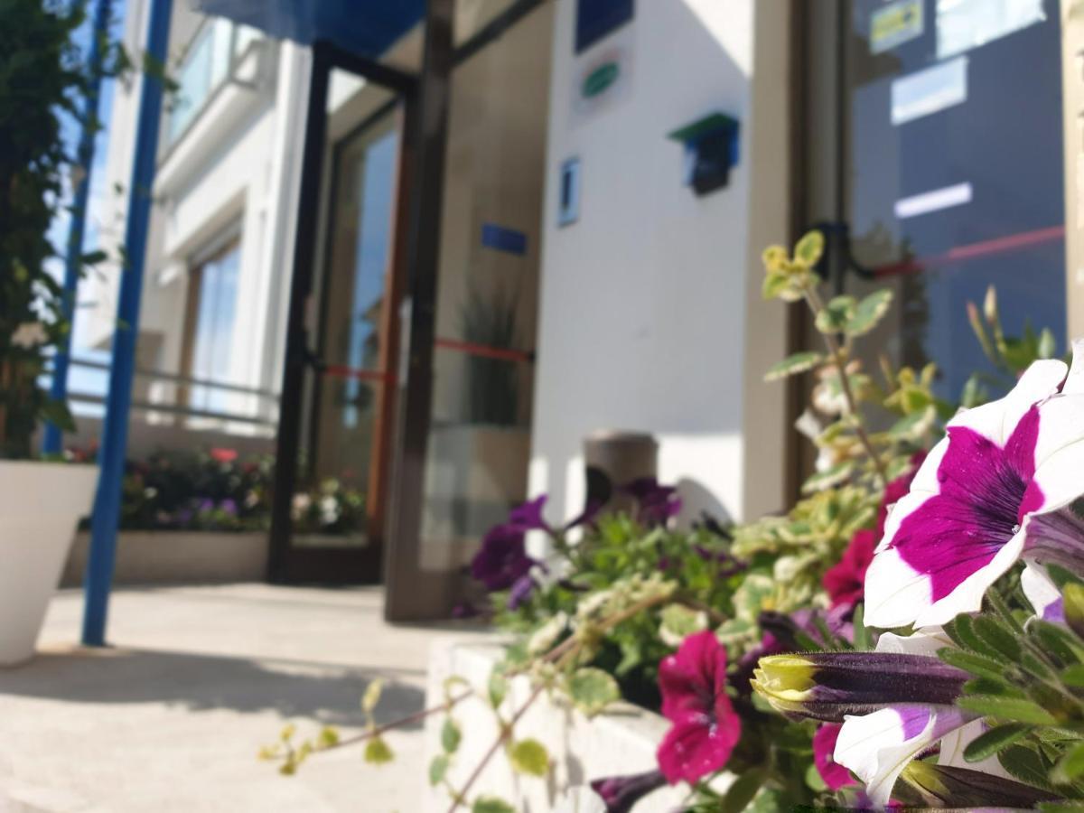 Hotel Sorriso Numana Bagian luar foto