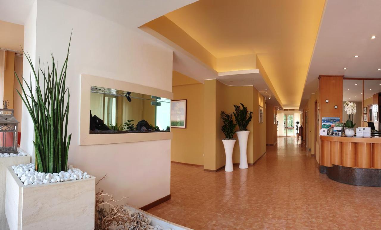Hotel Sorriso Numana Bagian luar foto