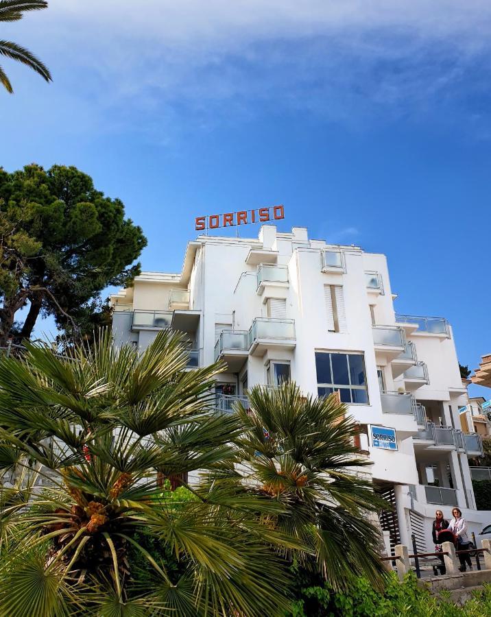 Hotel Sorriso Numana Bagian luar foto