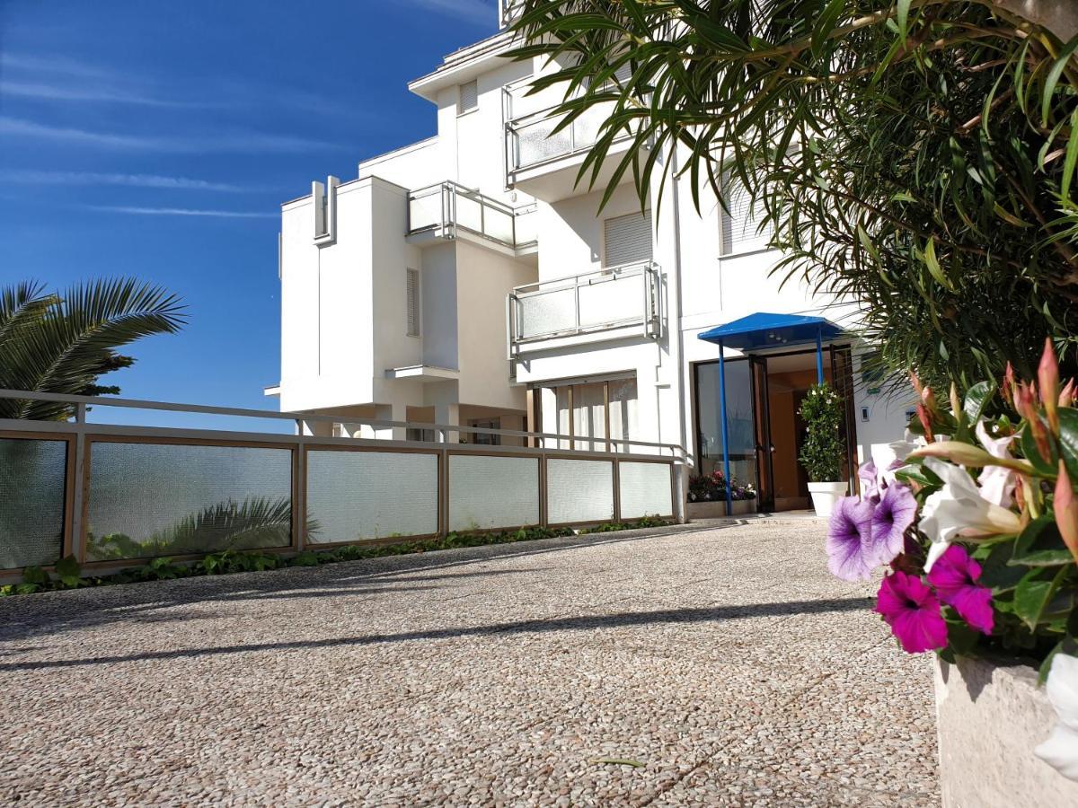 Hotel Sorriso Numana Bagian luar foto