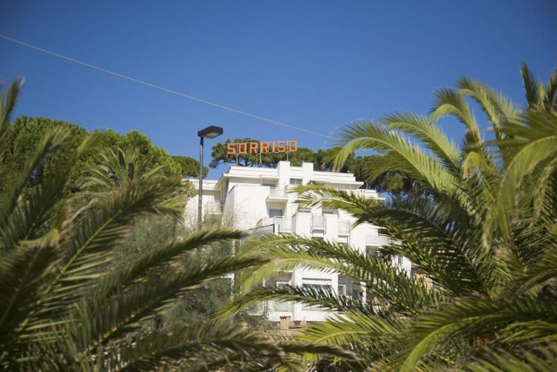 Hotel Sorriso Numana Bagian luar foto