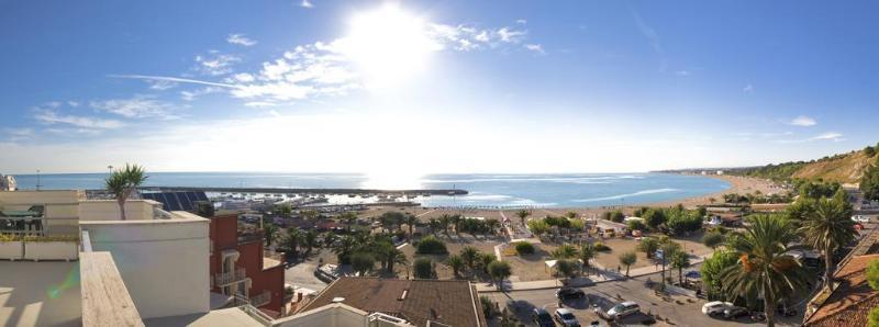 Hotel Sorriso Numana Bagian luar foto